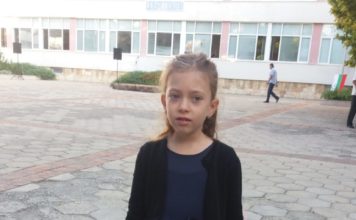 Първокласничката Виктория Веселинова Митева от СУ „П. Р. Славейков“ в Добрич пожелава на…