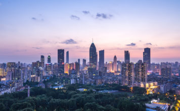 МЕГАПОЛИСЪТ С РАЗМЕРИТЕ НА ЛОНДОН, КОЙТО „РОДИ“ И ДАДЕ ИМЕТО НА СТРАШНИЯ ВИРУС-УБИЕЦ