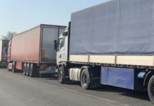 45 български шофьори са блокирани в Италия вече 3 дни без храна и вода (видео)