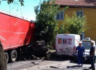 Млада жена е изгоряла жива, друга е премазана от удара на камион