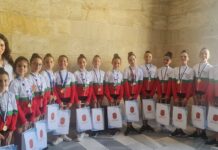 Председателят на Общинския съвет Нивелин Радичков и кметът на Добрич Йордан Йорданов поздравиха балканските шампиони по естетическа гимнастика „Виктория“