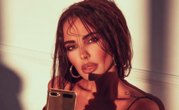 Голата Николета Лозанова разтрепери жълтурите, само дебнат да се съблече