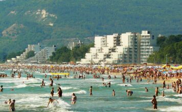 Календар 2024: Кога ще почиваме през май и как да съчетаем успешно с отпуски