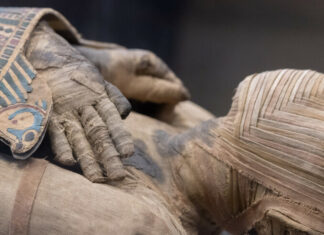 Погребение на жрица с изрисувани ковчези, намерени в Египет