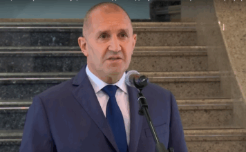 ИЗЯВЛЕНИЕ НА РУМЕН РАДЕВ ЗА СЕЗИРАНЕ НА КОНСТИТУЦИОННИЯ СЪД ЗА СПИРАНЕ НА РЕФЕРЕНДУМА ЗА ЕВРОТО ОТ НАРОДНОТО СЪБРАНИЕ /ВИДЕО/