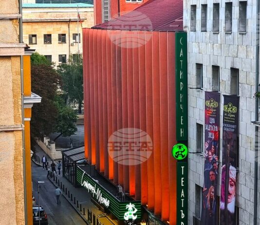 „Брадатата графиня“ по Нийл Саймън гастролира за първи път в Сатирата