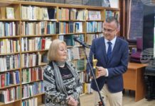 Съюзът на Българските журналисти във Велико Търново връчи за първи път наградата „Показалец“ на церемония в Регионалната библиотека „П.Р.Славейков“