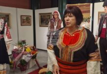 Колекция от автентични български носии представя в изложба в Художествената галерия в Разград майсторката везбарка Детелина Дачева