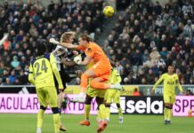 Нюкасъл надви комфортно Тотнъм в Карабао Къп