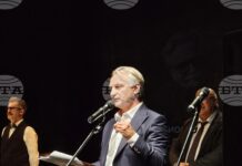 Литературата е, за да превръща преживяването в памет, каза Захари Карабашлиев при получаването на националната награда „Елиас Канети“ в Русе