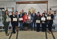 Министър Красимир Вълчев отличи десет изявени учители с наградата „Константин Величков“