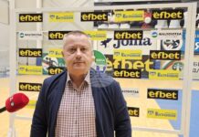 Можем само да се гордеем, че български отбор стигна до тази фаза на евротурнирите, каза президентът на БФХ Росен Добрев