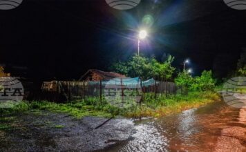 На четири сигнала за наводнени къщи и дворове се е отзовало Аварийното звено в Петрич