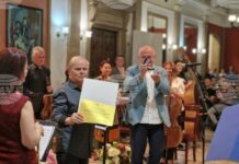 Маестро Райчо Христов получи престижното отличие „Кристално огърлие“, а камерния оркестър „Орфей“ – „Златна лира“ по повод юбилея на оркестъра