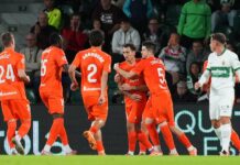 С дузпа в края Реал Сосиедад измъкна точка от Елче