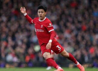 Халф на Ливърпул негодува заради малкото игрово време, което получава