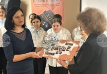 Училищни и читалищни библиотеки получиха като дарение книгата „Плевен в XXI век“ на журналистката Силвия Златкова