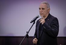 Христо Стоичков пее в „най-българския“ такт на концерта на Стефан Димитров, вижте текста на песента „Българи сме още“