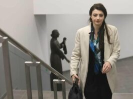 Лена Бориславова пристигна в съда за делото по казуса „Корал“ (Снимки)