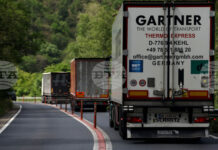 Заради катастрофа движението в района на Струмяни се осъществява в аварийната лента