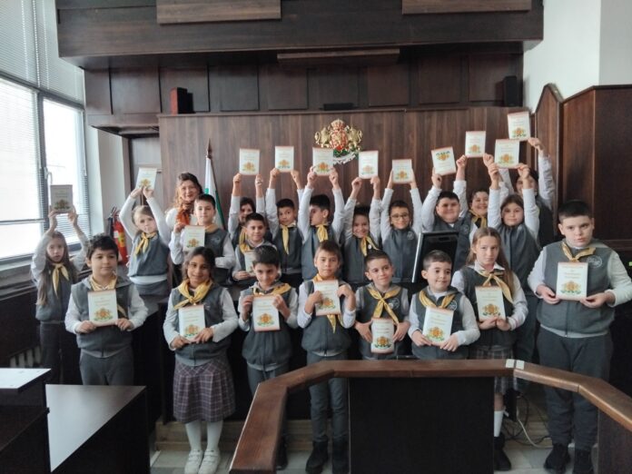 Третокласници от СУ