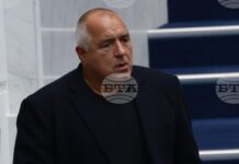 Играете си с нещо, което не разбирате, каза във фейсбук Бойко Борисов