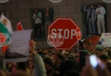 Движението на автомобили в района на „Триъгълника на властта“ все още е блокирано, въпреки обявения край на протеста