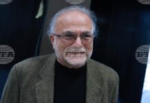 Щастлив съм, че в информационната епоха все още има читатели на отпечатани книги, каза Владимир Левчев на среща с автограф в НДК