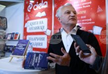 Срещите с читателите ми дават усещането, че има смисъл от това, което правя, каза пред БТА писателят Захари Карабашлиев