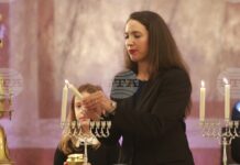 Ханука ни напомня, че дори една единствена искра може да разпръсне мрака, каза Алина Леви от Организацията на евреите в България „Шалом“