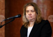 Напрежението и начинът, по който се канализира в обществото, трябваше да остане в парламента, каза бившият председател на НС Наталия Киселова