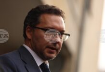 Нямам намерние да подавам оставката си, каза вътрешният министър Даниел Митов