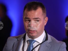 Бурното море не позволява евакуация на екипажа на танкера, заседнал край Ахтопол, каза директорът на „Гранична полиция“