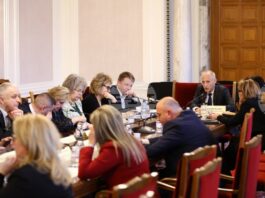 Министър Красимир Вълчев отговори на актуални въпроси, зададени му в Комисията по образованието и науката в Народното събрание