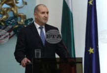 Хората изпревариха парламента и тази вечер гласуваха недоверие на кабинета, написа президентът Румен Радев