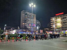 Протестът в Шумен продължи под формата на шествие към сградата на Областната администрация и градската градина