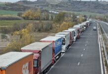 Трафикът е изключително интензивен на ГКПП „Капитан Андреево“ и „Лесово“ на изход за товарни автомобили