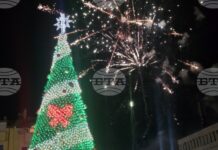 С празнична програма и включване на светлините на коледната елха в Петрич започнаха коледно-новогодишните тържества в общината