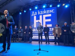 Седемте кметове на област Кърджали застанаха заедно на една трибуна по време на организирания митинг под надслов „Не на омразата“