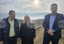 С подмяната на довеждащия водопровод за село Първомай започна изпълнението на инвестиционната програма за 24 села в община Петрич