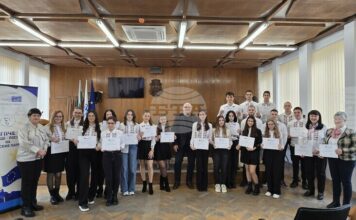 Връчиха сертификати от Европейския парламент на ученици от езиковата гимназия „Йордан Радичков“ във Видин