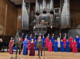 Хор „Добруджански звуци“ отбеляза Световния ден на хоровото изкуство с празничен концерт в зала „Добрич“