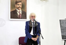 Художникът Николай Маринов представи изложбата „Синият прозорец“ в Гоце Делчев