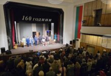 Театрална трупа „Виделина“ игра втора поредна вечер пред пълна зала в Панагюрище