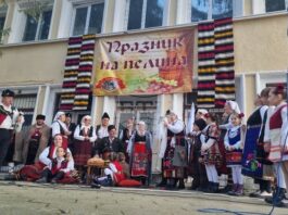 Седемнайсетото издание на празника на пелина в старозагорското село Змейово събра днес гости от близо и далеч