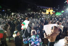 С викове „Оставка“ благоевградчани протестираха на централния площад