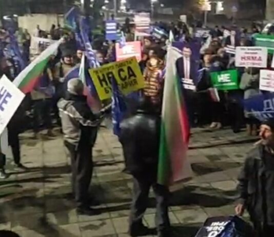 Митинг под надслов „Не на омразата“ започна във Ветово (Видео)