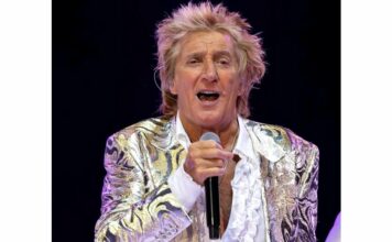 Род Стюарт дойде с две гардеробиерки