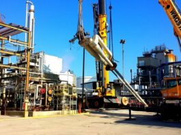 Украински дронове удариха две нефтени платформи на „Лукойл“ в Каспийско море