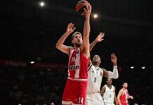 „Олимпиакос“ с Александър Везенков едва не пропиля 20 т. аванс, но спечели в Евролигата